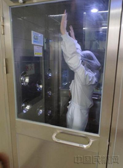 民用航空食品生產(chǎn)都得經(jīng)過(guò)風(fēng)淋室 民用航空食品生產(chǎn)都得經(jīng)過(guò)風(fēng)淋室